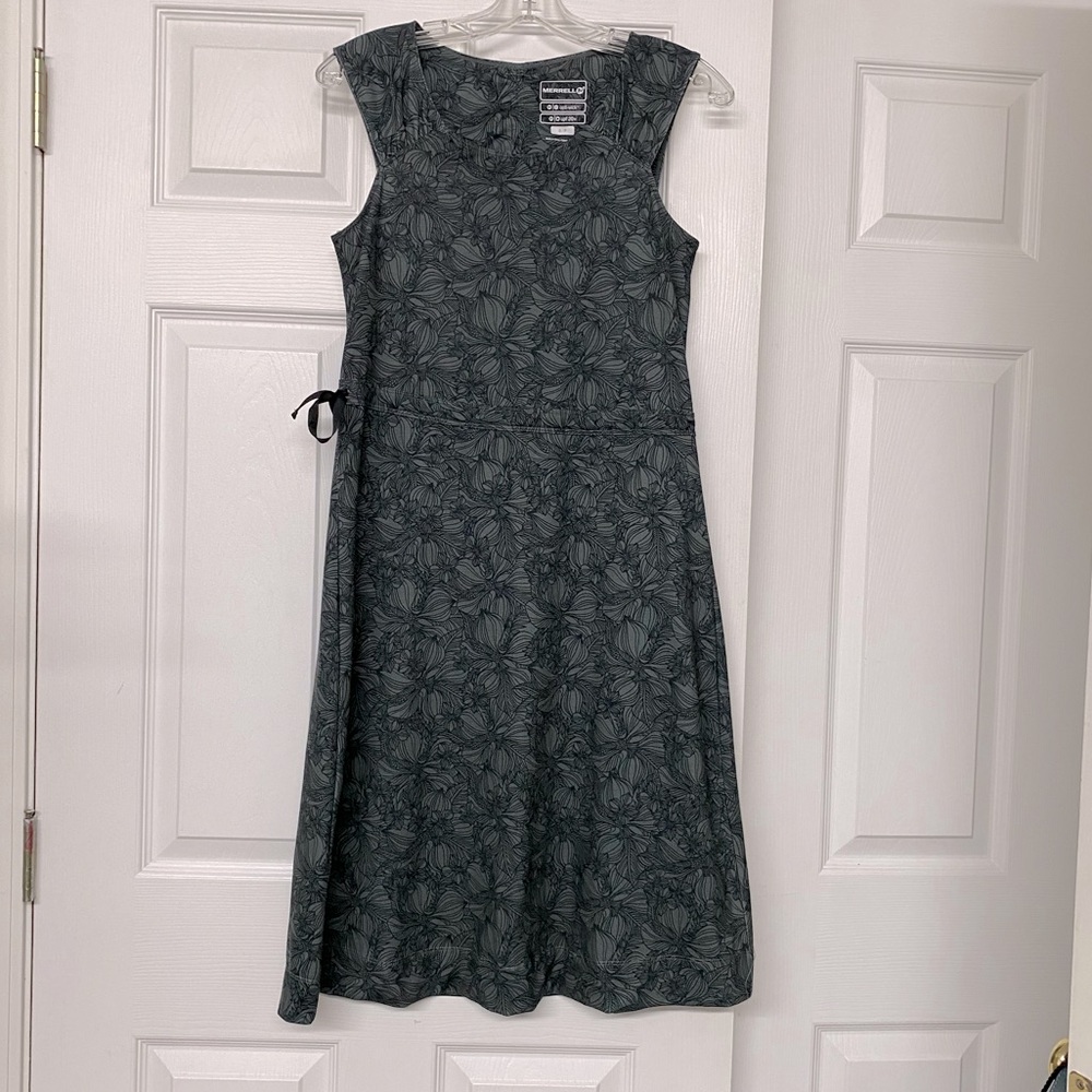 Merrell Opti-Wick Activewear Tropical Floral Print Gray Dress SPF 20+ Sz S